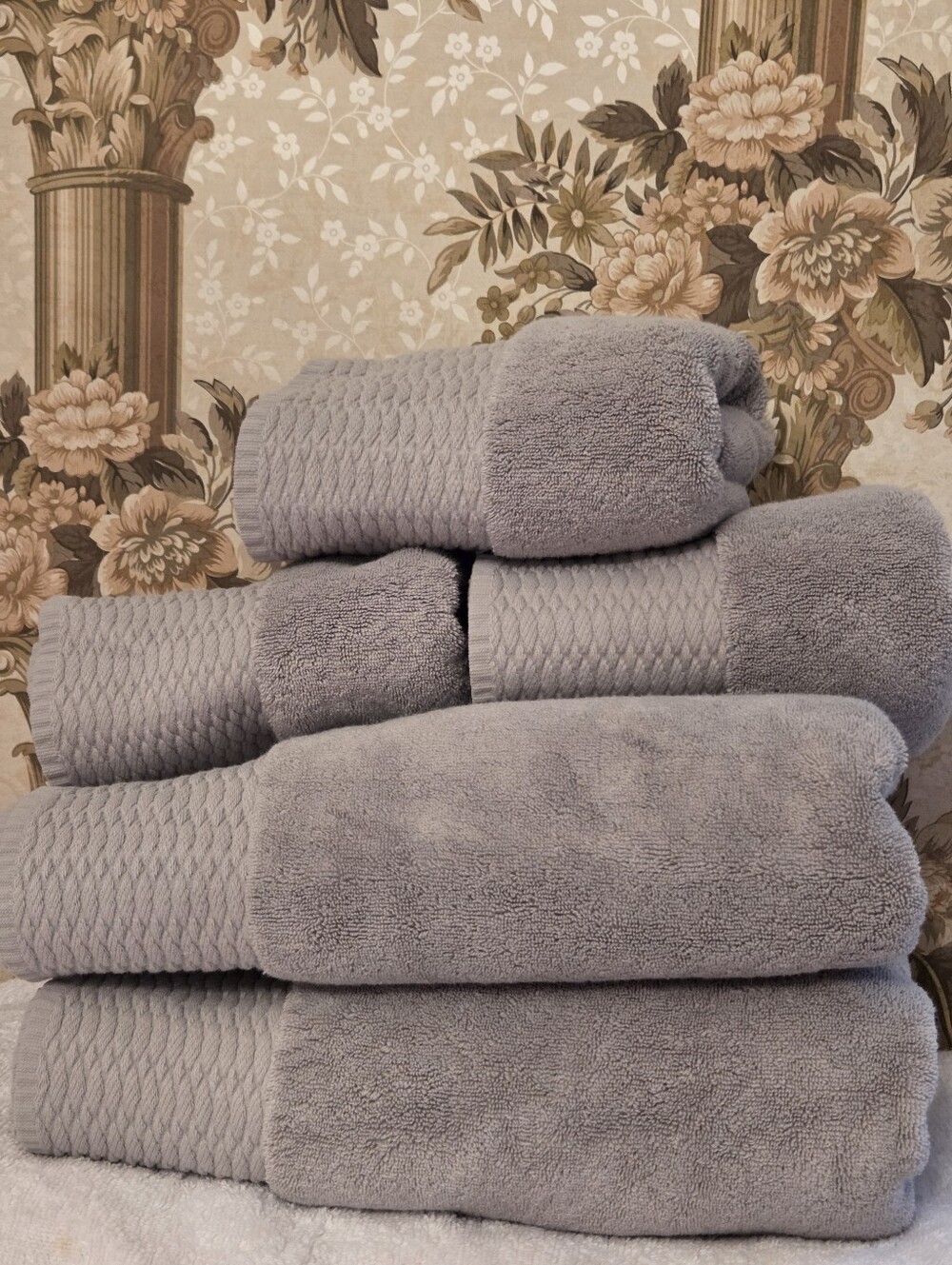 Frontgate 5 Piece Towel Set Carbon Gray EUC 2 Bath Towels, 3 Hand Towels